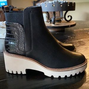 Dolce Vita Huey Bootie black with croc leather